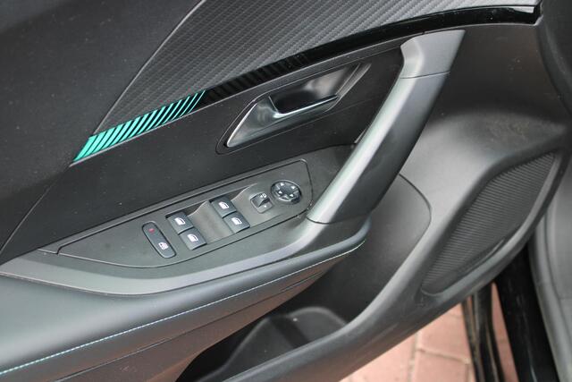 Peugeot e-2008 EV Allure 50 kWh ACHTERUITRIJCAMERA - CARPLAY - SOH 91,8%