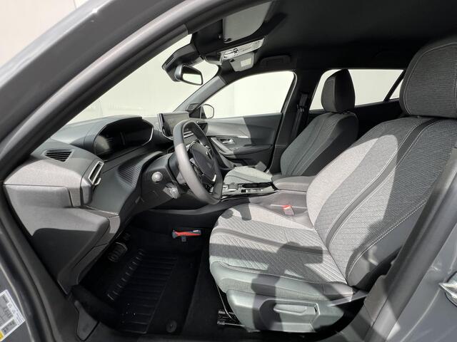 Peugeot e-2008 EV Allure Avantage 54 kWh / Camera 360° / Accu SoH 97.31 % / CCS snel laden / Adaptieve CC / Navigatie / Apple Carplay Android / 17" LM wielen /