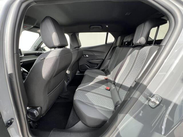 Peugeot e-2008 EV Allure Avantage 54 kWh / Camera 360° / Accu SoH 97.31 % / CCS snel laden / Adaptieve CC / Navigatie / Apple Carplay Android / 17" LM wielen /