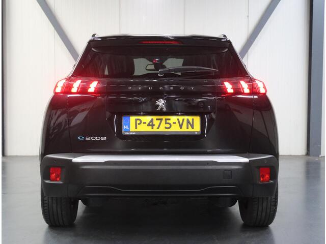 Peugeot e-2008 EV Allure 50 kWh 136PK | 1ste eigenaar | AppleCarPlay/AndroidAuto | Climate Control | Cruise Control | Keyless | FULL LED | Navigatie | LMV | Parkeersensoren | Privacy Glass | Isofix |