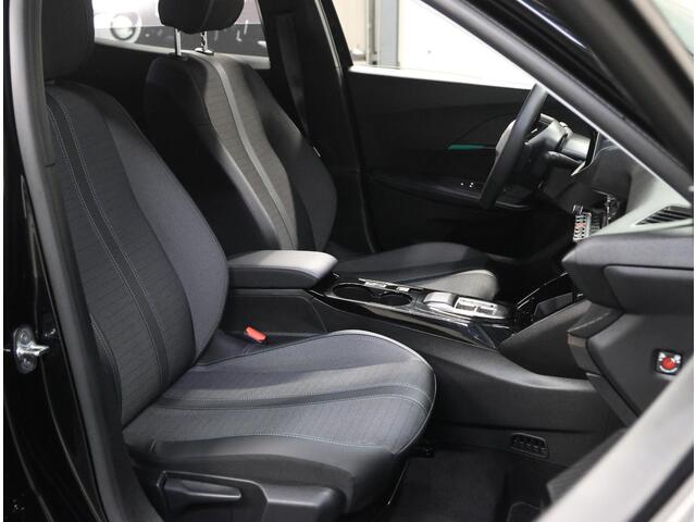 Peugeot e-2008 EV Allure 50 kWh 136PK | 1ste eigenaar | AppleCarPlay/AndroidAuto | Climate Control | Cruise Control | Keyless | FULL LED | Navigatie | LMV | Parkeersensoren | Privacy Glass | Isofix |