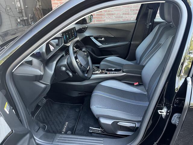 Peugeot e-2008 Allure Pack EV 3-FASEN 50kWh 136pk | ADAPTIVE CRUISE | STOELVERW. | 180° CAMERA | LEDER/STOF | i-COCKPIT® | KEYLESS START |