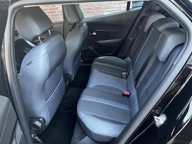 Peugeot e-2008 Allure Pack EV 3-FASEN 50kWh 136pk | ADAPTIVE CRUISE | STOELVERW. | 180° CAMERA | LEDER/STOF | i-COCKPIT® | KEYLESS START |