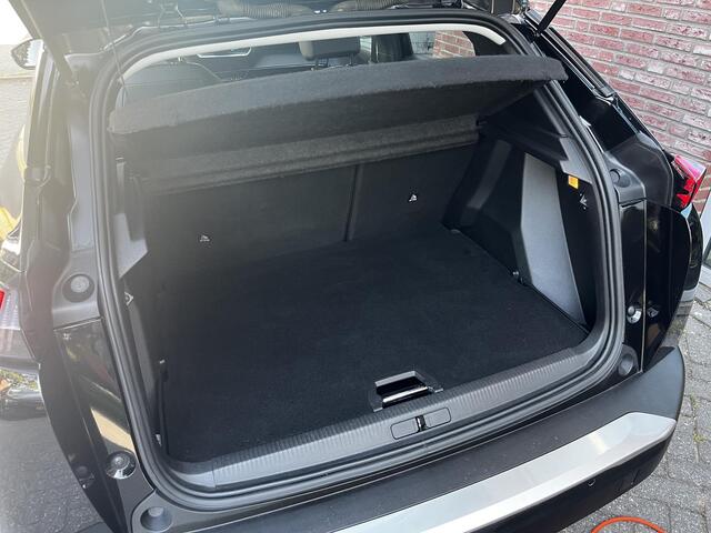 Peugeot e-2008 Allure Pack EV 3-FASEN 50kWh 136pk | ADAPTIVE CRUISE | STOELVERW. | 180° CAMERA | LEDER/STOF | i-COCKPIT® | KEYLESS START |