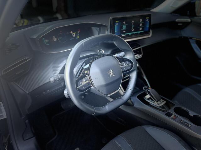 Peugeot e-2008 Allure Pack EV 3-FASEN 50kWh 136pk | ADAPTIVE CRUISE | STOELVERW. | 180° CAMERA | LEDER/STOF | i-COCKPIT® | KEYLESS START |