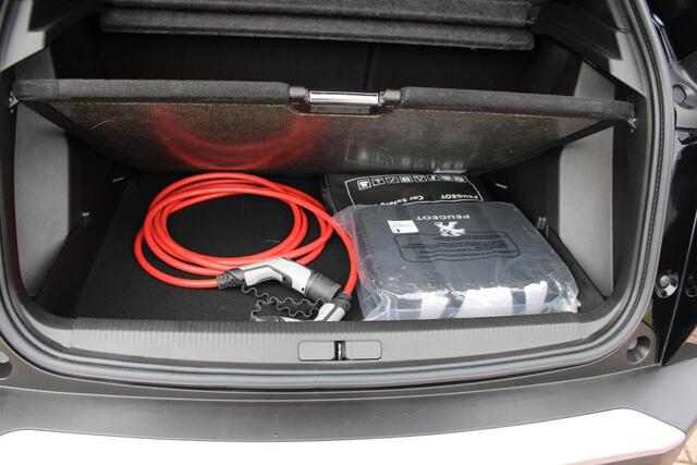 Peugeot e-2008 EV Allure 50 kWh NAVIGATIE-PARKEERHULP-1e EIGENAAR