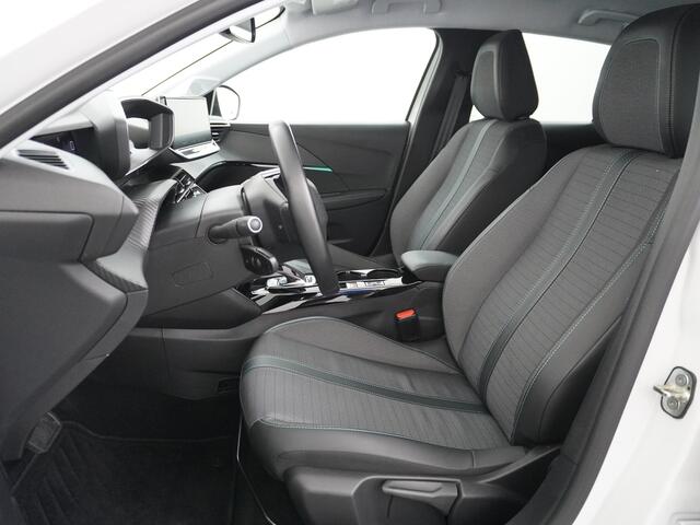 Peugeot e-208 EV Allure Pack 50kWh Apple Carplay Android Auto Camera Navi Stoelverwarming DAB+ Keyless Regen/Lichtsensor Lmv 16" Led Bluetooth Rijstrooksensor met correctie Verkeersbord detectie Fase 3 Laden 19 euro belasting per 3 maanden nieuwprijs ¤ 33.500 euro
