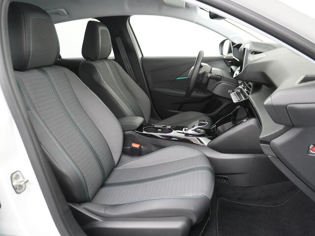 Peugeot e-208 EV Allure Pack 50kWh Apple Carplay Android Auto Camera Navi Stoelverwarming DAB+ Keyless Regen/Lichtsensor Lmv 16" Led Bluetooth Rijstrooksensor met correctie Verkeersbord detectie Fase 3 Laden 19 euro belasting per 3 maanden nieuwprijs ¤ 33.500 euro