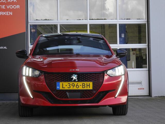 Peugeot e-208 EV GT Pack 50 kWh | 3 Fase | Stoelverwarming | Adaptive cruise control | Panoramadak | Keyless entry en start | Parkeersensoren voor en achter | Draadloze telefoonlader
