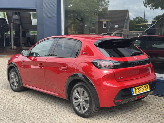 Peugeot e-208 EV Allure Pack | 1 Eigenaarsauto met slechts 13.500 KM | Navigatie | Climate Control | Keyless Start | LED Verlichting | Stoelverwarming | Cruise Control | DAB+ radio | Parkeercamera & Sensoren | Lichtmetalen Velgen 16 Inch
