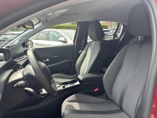 Peugeot e-208 EV Allure Pack | 1 Eigenaarsauto met slechts 13.500 KM | Navigatie | Climate Control | Keyless Start | LED Verlichting | Stoelverwarming | Cruise Control | DAB+ radio | Parkeercamera & Sensoren | Lichtmetalen Velgen 16 Inch