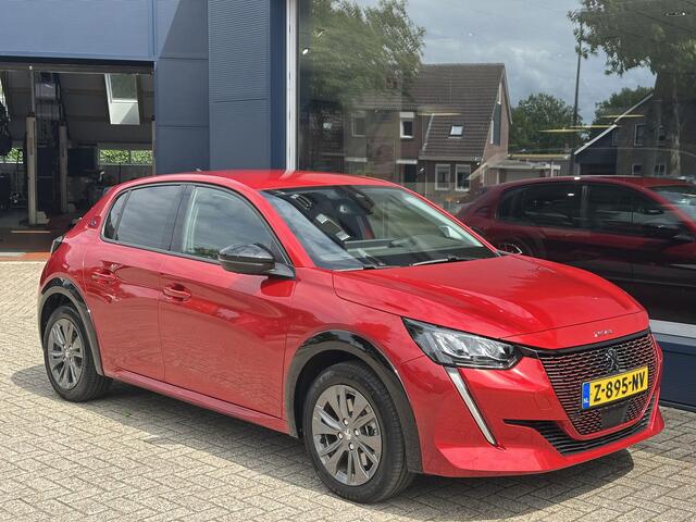 Peugeot e-208 EV Allure Pack | 1 Eigenaarsauto met slechts 13.500 KM | Navigatie | Climate Control | Keyless Start | LED Verlichting | Stoelverwarming | Cruise Control | DAB+ radio | Parkeercamera & Sensoren | Lichtmetalen Velgen 16 Inch