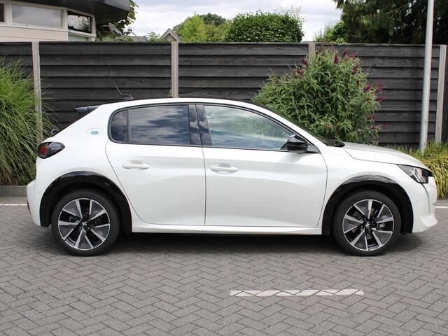 Peugeot e-208 EV GT Pack 50 kWh 136PK Navigatie, Achteruitrijcamera, Panoramadak, Stoelverwarming, Adaptieve Cruise Control