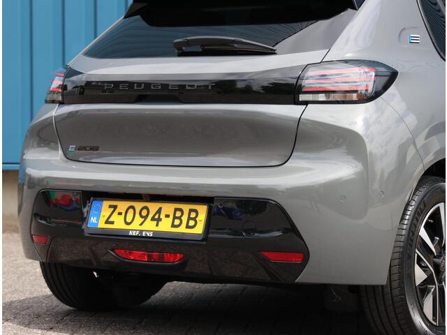 Peugeot e-208 EV Allure 136PK 51 kWh | AppleCarplay/Android Auto | 360'Camera | Parkeersensoren | FULL LED | Lederen Stuurwiel | Climate Control | Adaptive Cruise Control | 16" LMV | Isofix | Privacy Glass |