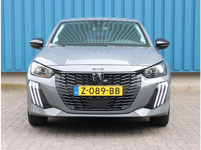 Peugeot e-208 EV Allure 136PK 51 kWh | Apple Carplay/Android Auto | 360'Camera | Parkeersensoren | FULL LED | Lederen Stuurwiel | Climate Control | Adaptive Cruise Control | 16" LMV | Isofix |