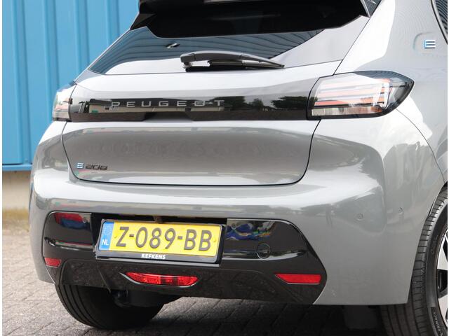 Peugeot e-208 EV Allure 136PK 51 kWh | Apple Carplay/Android Auto | 360'Camera | Parkeersensoren | FULL LED | Lederen Stuurwiel | Climate Control | Adaptive Cruise Control | 16" LMV | Isofix |