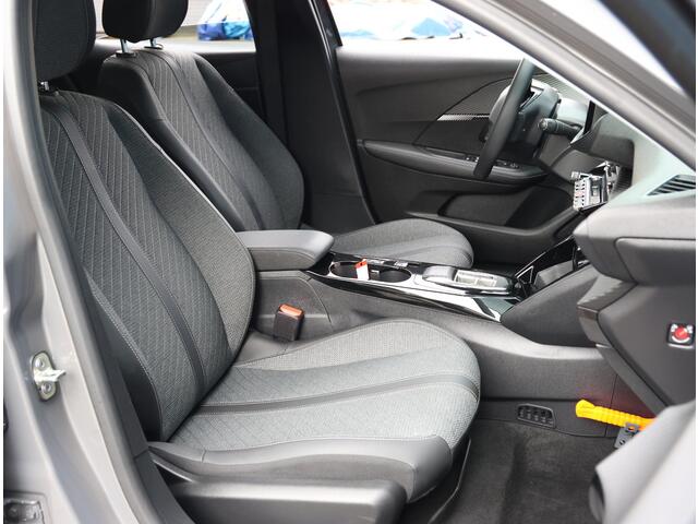 Peugeot e-208 EV Allure 136PK 51 kWh | Apple Carplay/Android Auto | 360'Camera | Parkeersensoren | FULL LED | Lederen Stuurwiel | Climate Control | Adaptive Cruise Control | 16" LMV | Isofix |