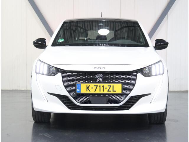 Peugeot e-208 EV GT Pack 50 kWh 136PK | AppleCarPlay/AndroidAuto | Alcantara/Leer | Adaptive Cruise Control | Climate Control | Camera | Digitale Cockpit | Navigatie | FULL LED | Privacy Glass | TwoTone | Stoelverwarming | Parkeersensoren |