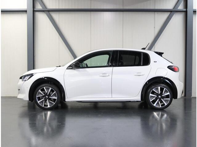 Peugeot e-208 EV GT Pack 50 kWh 136PK | AppleCarPlay/AndroidAuto | Alcantara/Leer | Adaptive Cruise Control | Climate Control | Camera | Digitale Cockpit | Navigatie | FULL LED | Privacy Glass | TwoTone | Stoelverwarming | Parkeersensoren |