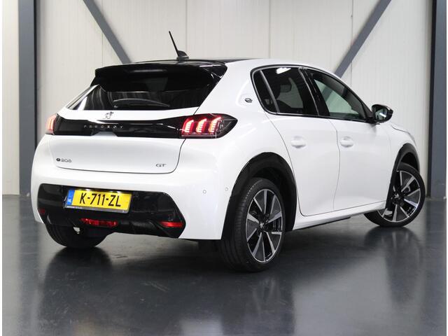 Peugeot e-208 EV GT Pack 50 kWh 136PK | AppleCarPlay/AndroidAuto | Alcantara/Leer | Adaptive Cruise Control | Climate Control | Camera | Digitale Cockpit | Navigatie | FULL LED | Privacy Glass | TwoTone | Stoelverwarming | Parkeersensoren |