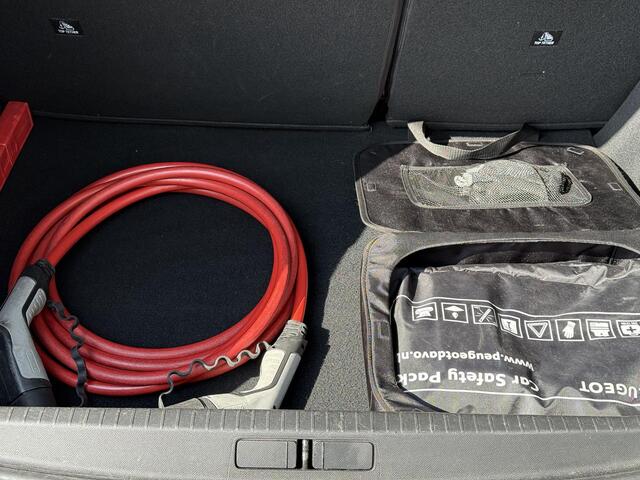 Peugeot e-208 EV Active Pack 50 kWh | Navi | Camera |