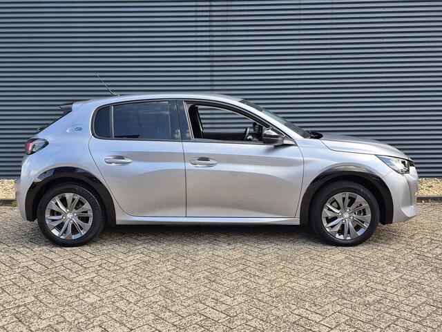 Peugeot e-208 EV Allure Pack 50 kWh | 3-Fase | Navigatie via Apple Carplay of Android Auto | Camera | Climate Control | Cruise Control |