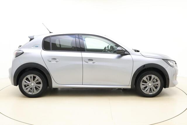 Peugeot e-208 EV Allure Pack 50 kWh 136pk | Climate Control | Cruise Control | Navigatie via Apple Carplay Android Auto | Lichtmetalen Velgen | Stoelverwarming
