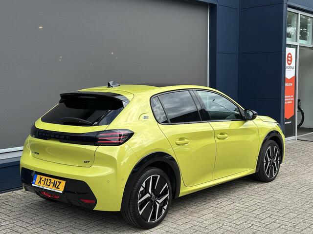 Peugeot e-208 EV GT 51 kWh 156 PK | Automaat | 1e Eigenaar | Panoramadak | Alcantara Stoelen met Verwarming en Massage | Navigatie | Adaptieve Cruise Control | 360 Graden Camera | Full LED Verlichting | 400 Km WLTP Range | 17" Lichtmetalen Velgen | Parkeersensoren V+A 