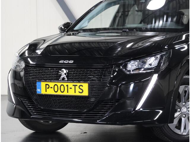 Peugeot e-208 EV Allure 50 kWh 136PK | AppleCarplay/Android Auto | Parkeersensoren | FULL LED | Navigatie | Lederen Stuurwiel | Climate Control | Cruise Control | 16" LMV | Isofix | Privacy Glass |