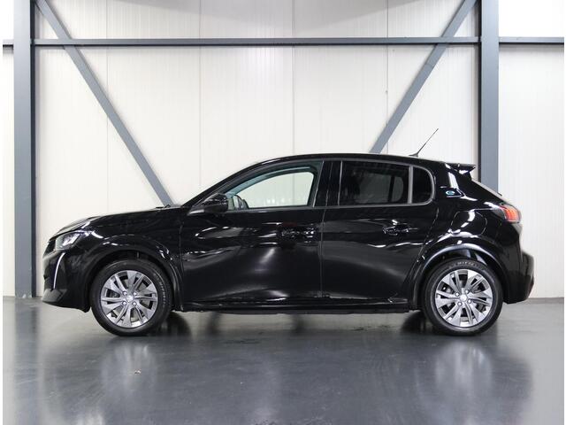 Peugeot e-208 EV Allure 50 kWh 136PK | AppleCarplay/Android Auto | Parkeersensoren | FULL LED | Navigatie | Lederen Stuurwiel | Climate Control | Cruise Control | 16" LMV | Isofix | Privacy Glass |