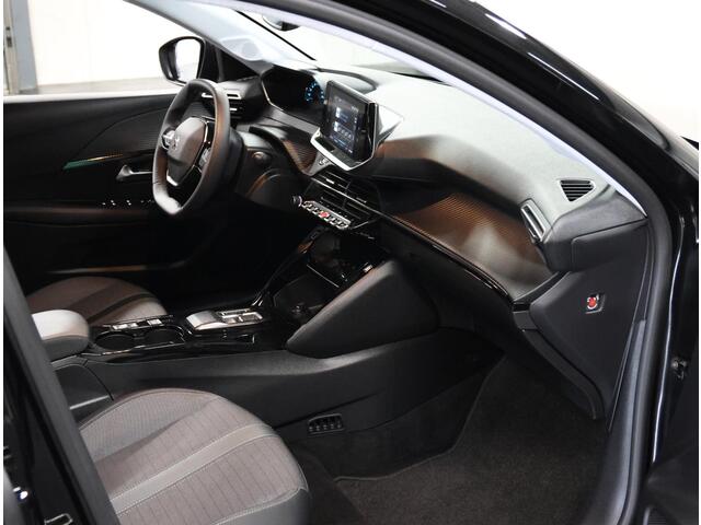 Peugeot e-208 EV Allure 50 kWh 136PK | AppleCarplay/Android Auto | Parkeersensoren | FULL LED | Navigatie | Lederen Stuurwiel | Climate Control | Cruise Control | 16" LMV | Isofix | Privacy Glass |