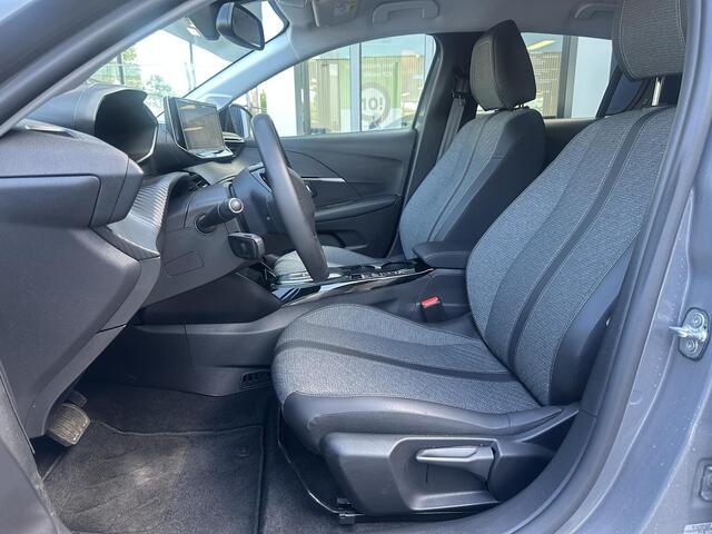Peugeot e-208 EV Allure 51 kWh | Adaptive Cruise Control | Climate Control | Parkeercamera/-sensoren | Full LED | Navigatie | Keyless Start | Apple Carplay/Android Auto | Dodehoek | Draadloze telefoonlader |