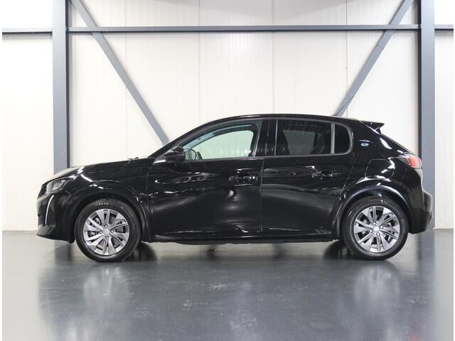 Peugeot e-208 EV Allure 50 kWh 136PK | AppleCarplay/Android Auto | Armsteun | Navigatie | Parkeersensoren | FULL LED | Stoelverwarming | Climate Control | Cruise Control | LMV | Isofix | Privacy Glass |
