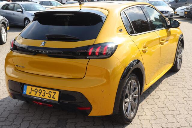 Peugeot e-208 EV Allure 50 kWh SOH 93%, BTW Auto, Adaptieve cruise control, Panoramadak, Camera, Virtual Cockpit
