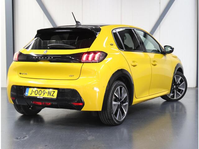 Peugeot e-208 GT 50kWh 136PK | 1ste eigenaar | ACCURAPPORT 100% | LEER/Alcantara | 3 FASE | Glazen dak | Adaptive Cruise Control | Climate Control | Camera | Dodehoekdetectie | Stoelverwarming | FULL LED | Sfeerverlichting | Isofix | Privacy Glass |