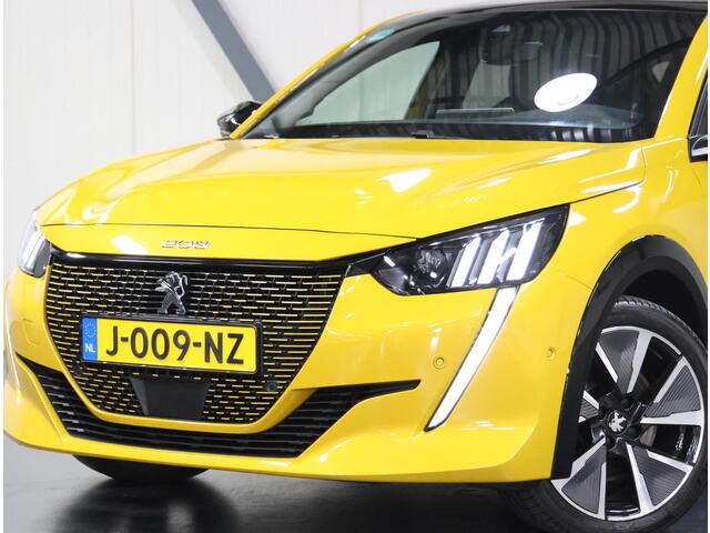Peugeot e-208 GT 50kWh 136PK | 1ste eigenaar | ACCURAPPORT 100% | LEER/Alcantara | 3 FASE | Glazen dak | Adaptive Cruise Control | Climate Control | Camera | Dodehoekdetectie | Stoelverwarming | FULL LED | Sfeerverlichting | Isofix | Privacy Glass |