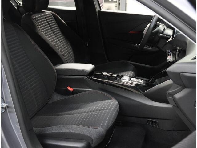 Peugeot e-208 Active 50kWh 136PK | 1ste eigenaar | 3 FASE | AUTOMAAT | AppleCarPlay/AndroidAuto | Armsteun | Parkeersensoren | Keyless | Navigatie | Climate Control | Cruise Control | Isofix |