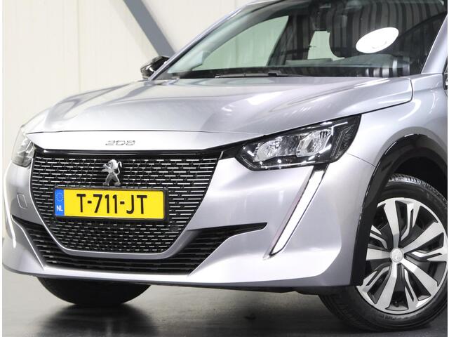Peugeot e-208 Active Pack 50kWh 136PK | 1ste eigenaar | 3 FASE | AppleCarPlay/Android | AUTOMAAT | Armsteun | Parkeersensoren | Keyless | Navigatie | Climate Control | Cruise Control | Isofix |