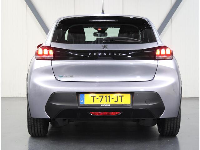 Peugeot e-208 Active Pack 50kWh 136PK | 1ste eigenaar | 3 FASE | AppleCarPlay/Android | AUTOMAAT | Armsteun | Parkeersensoren | Keyless | Navigatie | Climate Control | Cruise Control | Isofix |