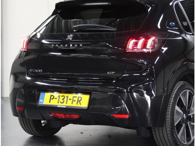 Peugeot e-208 EV GT Pack 50 kWh 136PK | 1ste eigenaar | AppleCarplay/Android Auto | 17"LMV | Camera | AUTOMAAT | Keyless | Cruise Control | Climate Control | Camera | FULL LED | Sfeerverlichting | Isofix | Privacy Glass |