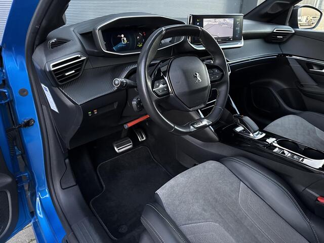 Peugeot e-208 EV GT 350 50 kWh ?SOH 93.2% ?3-Fase ?Full LED ?Stoelverwarming ?Sfeerverlichting ?Navigatie ?Camera ?Half Leder ?Lichtmetaal 17" ?Parkeersensoren