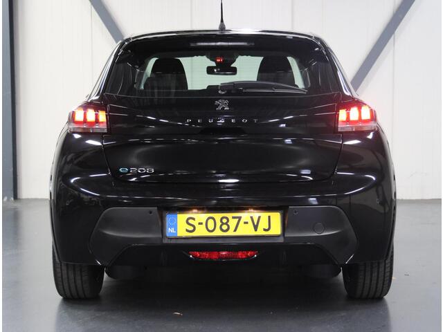 Peugeot e-208 Active Pack 50kWh 136PK | 1ste eigenaar | ACCU 95% | 3 FASE | Navigatie | Parkeersensoren | AUTOMAAT | AppleCarPlay/Android | Armsteun | Parkeersensoren | Climate Control | Cruise Control | Isofix |