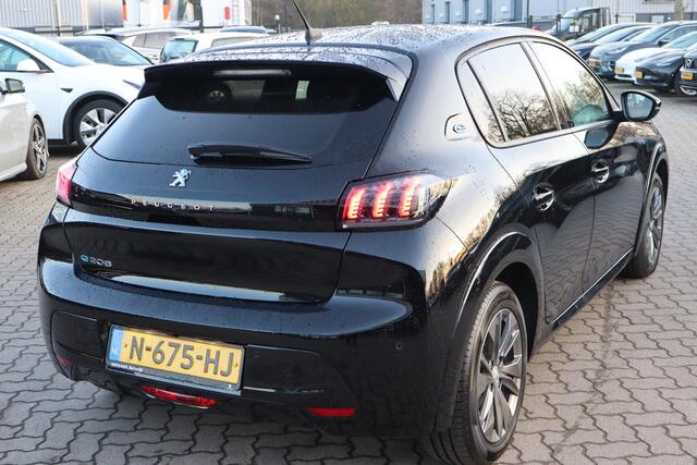 Peugeot e-208 EV Allure Pack 50 kWh Apple Carplay, Cruise control, Camera, Climate control, Lichtmetalen wielen