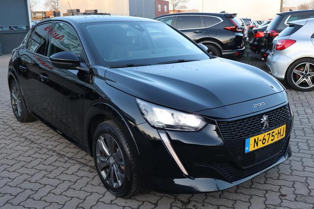 Peugeot e-208 EV Allure Pack 50 kWh Apple Carplay, Cruise control, Camera, Climate control, Lichtmetalen wielen