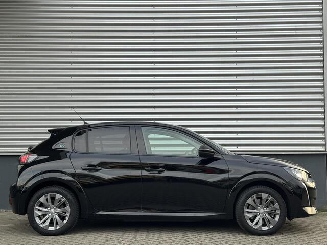 Peugeot e-208 Blue Lease Allure Pack 50kWh EV 136pk | NAVI | CAMERA | PDC V+A | ALL-SEASON BANDEN | LED KOPLAMPEN | DAB+ | CLIMA | CRUISE CONTROL