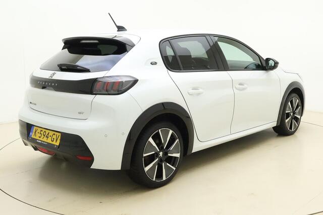 Peugeot e-208 EV GT Pack 50 kWh 136pk | Navigatie | Climate Control | Stoelverwarming | Camera | Getinte ramen achter | Cruise Control | Lichtmetalen Velgen