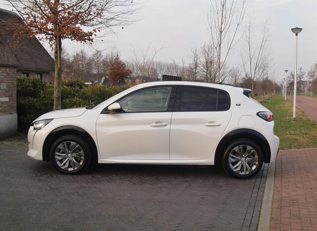 Peugeot e-208 EV Blue Lease Allure 50 kWh | SOH 90% | Camera | Cruise Control | Apple Carplay | NL-Auto |