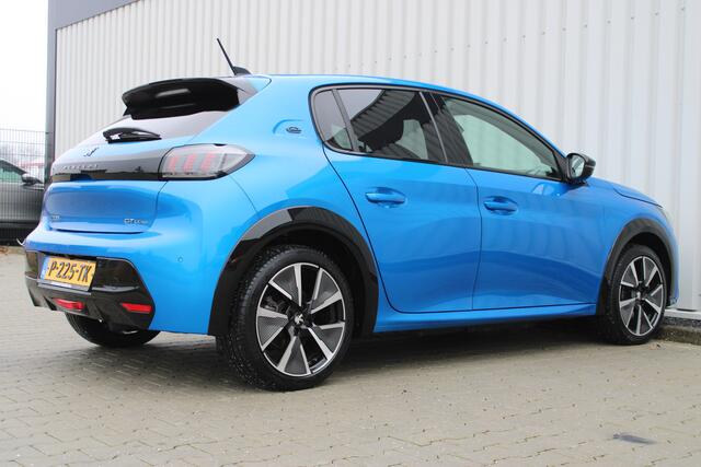 Peugeot e-208 EV GT 350 50 kWh | Incl. 12 maanden garantie | SOH 99% | Cruise control | Parkeercamera | Stoelverwarming | DAB radio | Apple carplay/Android auto |