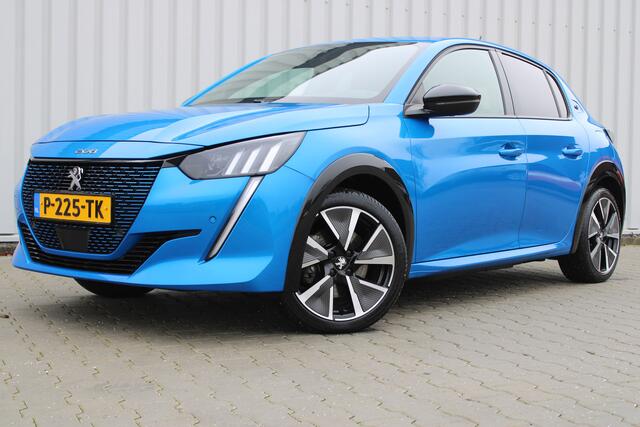 Peugeot e-208 EV GT 350 50 kWh | Incl. 12 maanden garantie | SOH 99% | Cruise control | Parkeercamera | Stoelverwarming | DAB radio | Apple carplay/Android auto |