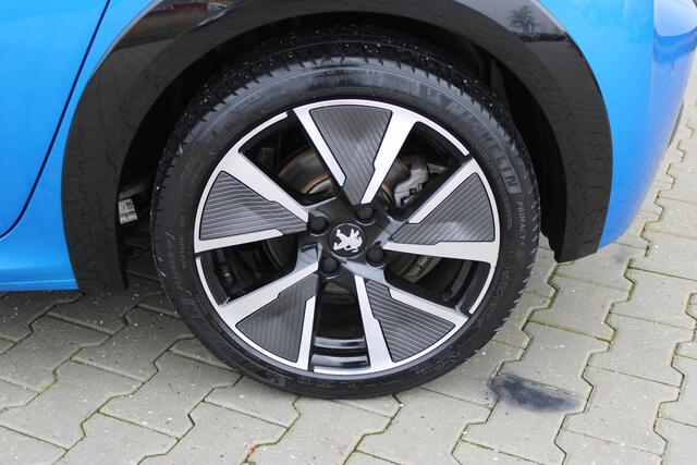 Peugeot e-208 EV GT 350 50 kWh | Incl. 12 maanden garantie | SOH 99% | Cruise control | Parkeercamera | Stoelverwarming | DAB radio | Apple carplay/Android auto |